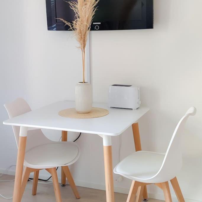 New Studio Pastel Near Helsinki Airport In Kivistoe Vantaa Esterno foto